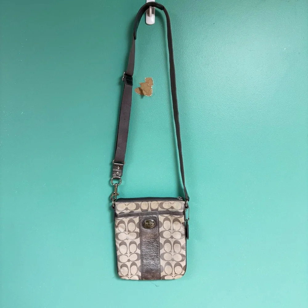 Coach Tan Canvaa Signature Swingpack Crossbody Swing Bag Purse